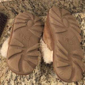 UGG Shoes - Worn ugg size 7 but still can be worn UGG Shoes - Worn ugg size 7 but still can be worn
